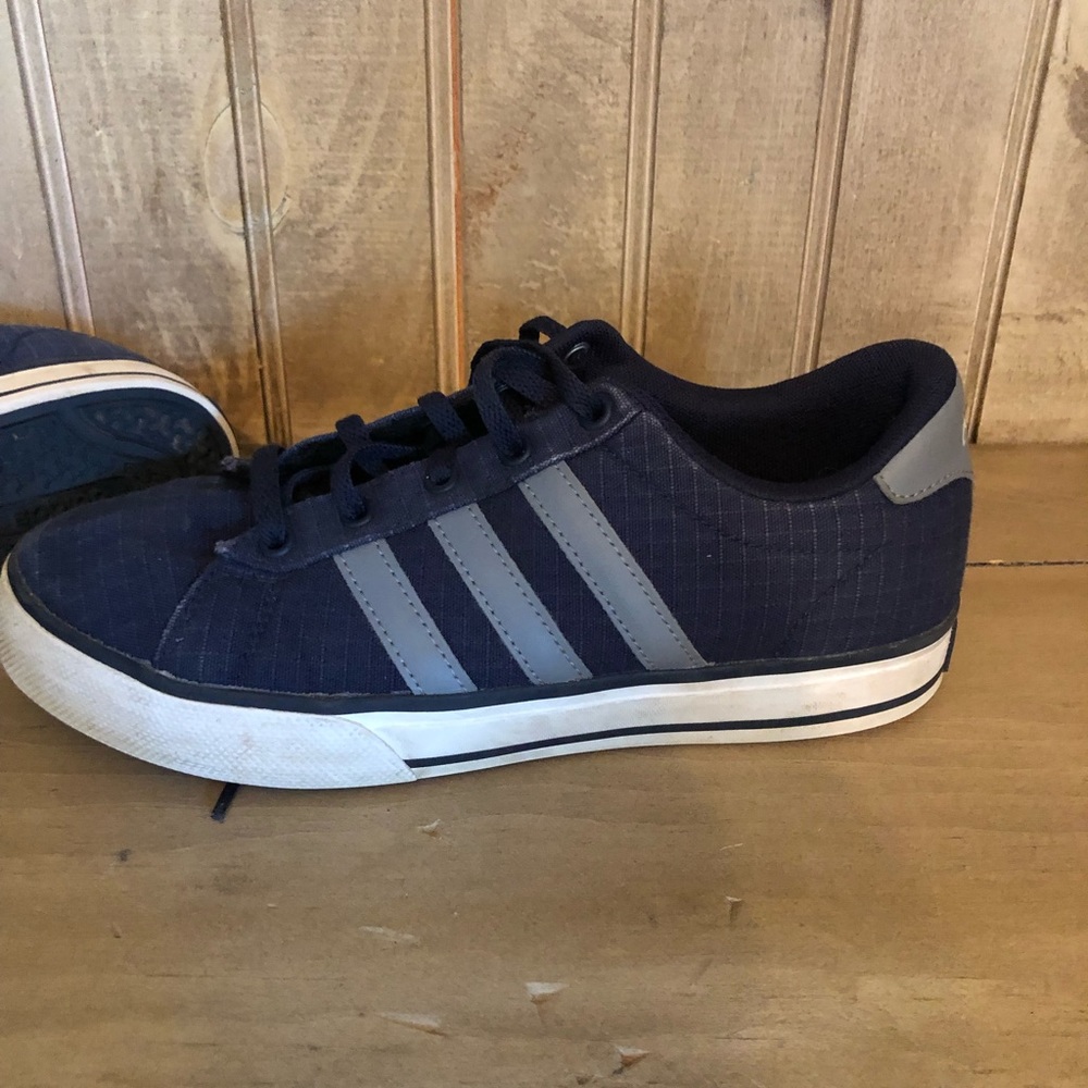 Adidas sneakers boys navy size 5